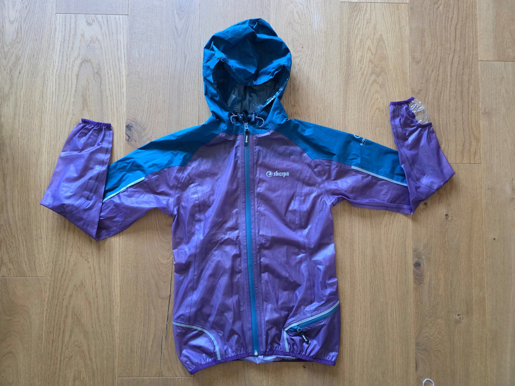 Sherpa Giacche: Regenjacke Sherpa Gr XS – Nuovo e nell'imballaggio originale da Richterswil venduto da Rem2011