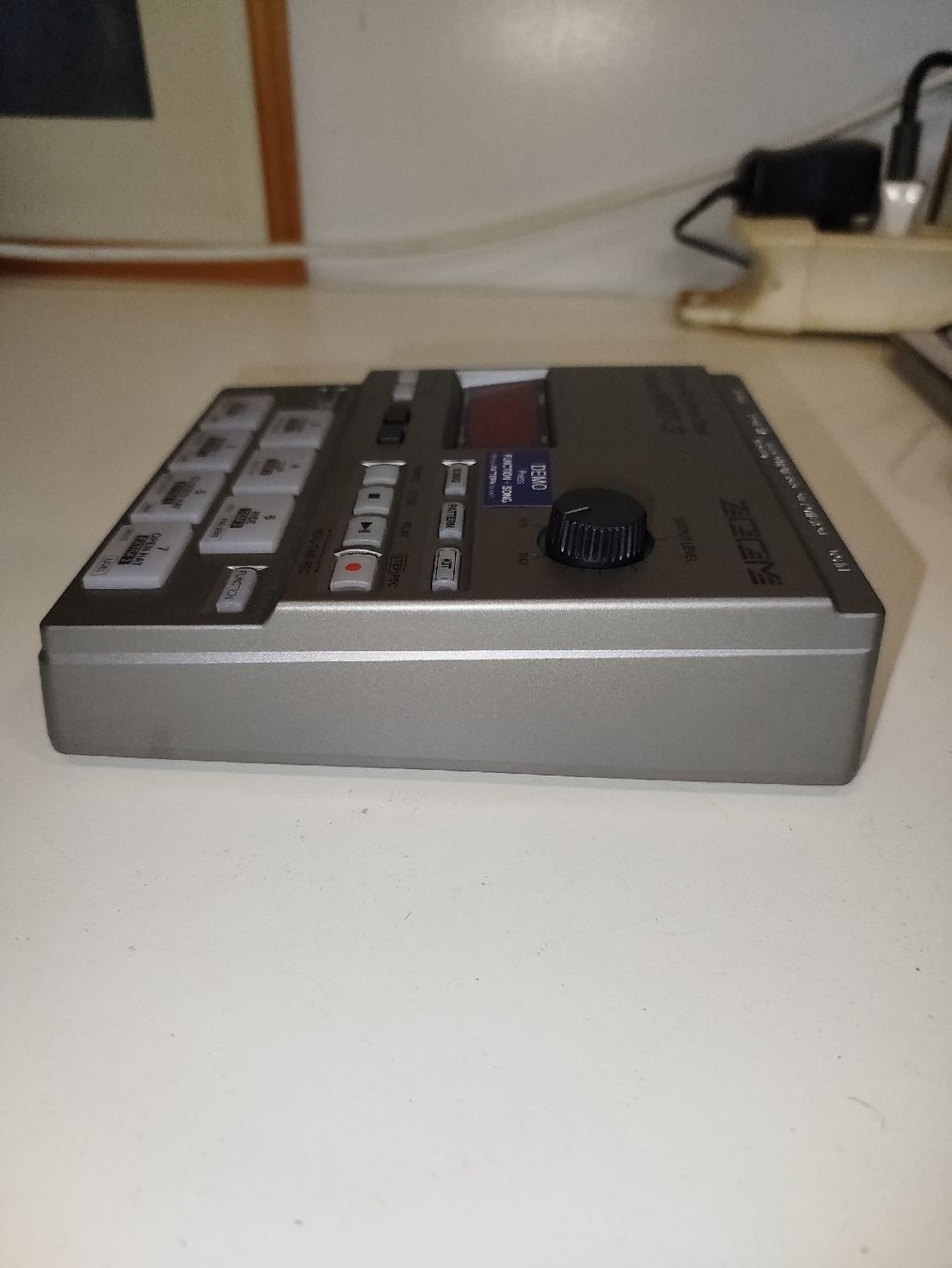 Sistema di controllo: Zoom MRT-3 Micro Rhythm Trak - Kultiger Sequenzer(em24) – Usato da Künten venduto da Schnaepplihuus 4