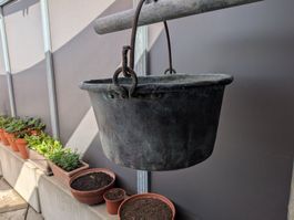 Kupferkessel antik mit Patina und Rost