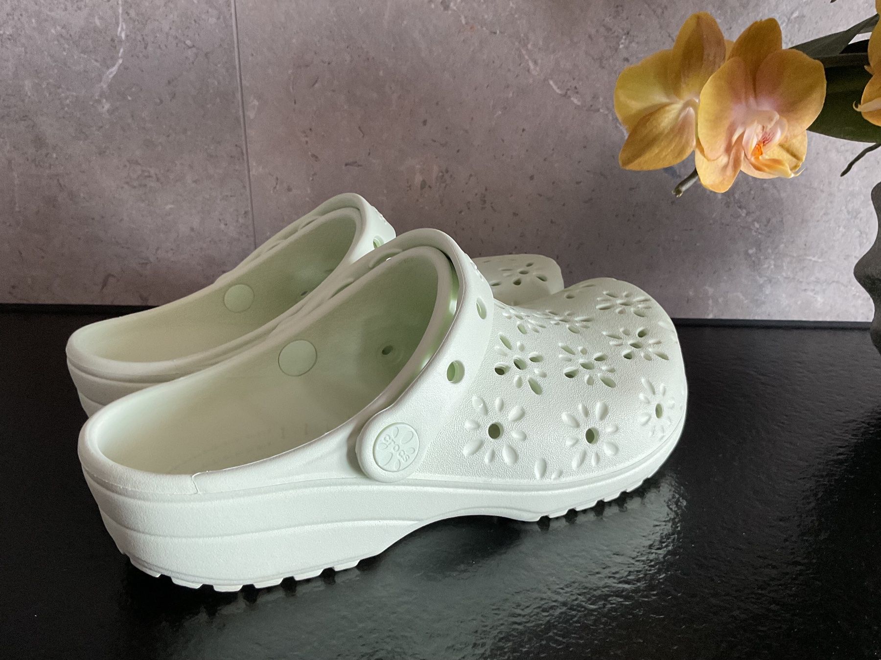 Crocs Herrenschuhe: Crocs – Neu (gemäss Beschreibung) aus Neuchâtel von sta_7qfy 1