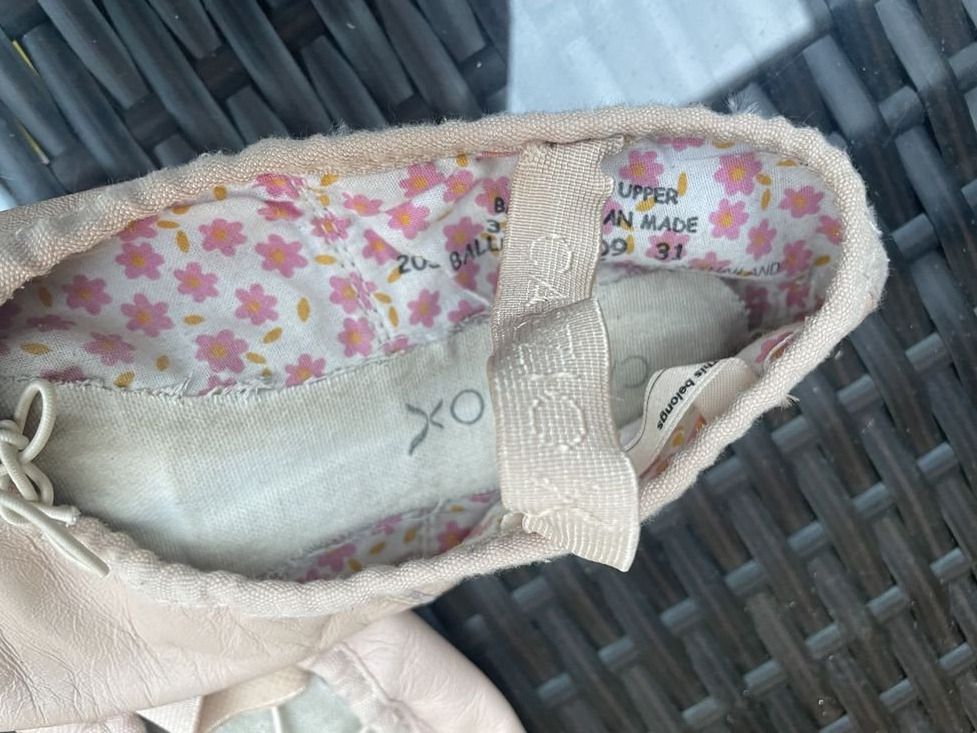 Schuhe für Mädchen: Mädchen Ballett Schuhe Schläppchen 31 Leder Capeziox – Gebraucht aus Bergdietikon von antovale
