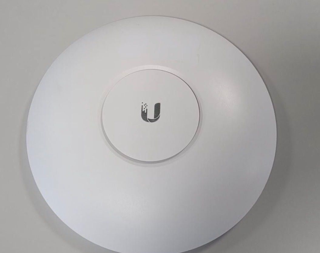 Ubiquiti Modem & Router: Ubiquiti Access Point Unifi AP-AC-PRO – Usato da Bülach venduto da venni0
