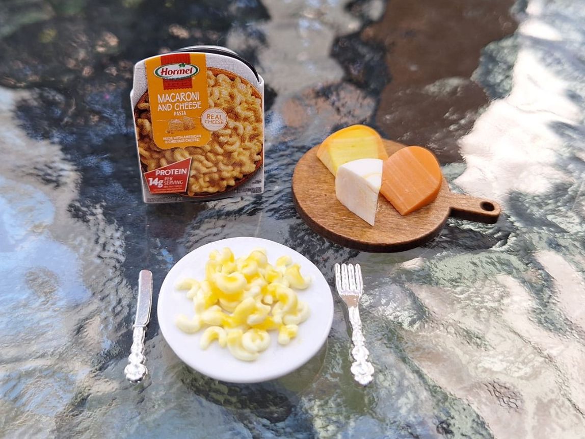 Case e mobili per bambole: Handmade Macaroni and Cheese Set – Nuovo (secondo la descrizione) da Zürich venduto da HandmadeTinyFood 2