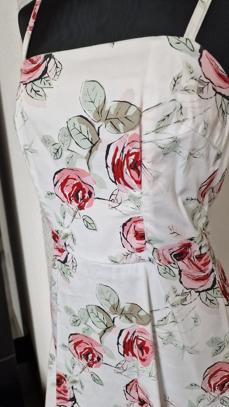 Vestiti: Schönes Kleid mit Rosen-Print – Usato da Wil  AG venduto da Kfloh 2
