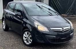 Opel Corsa 5-porte nera