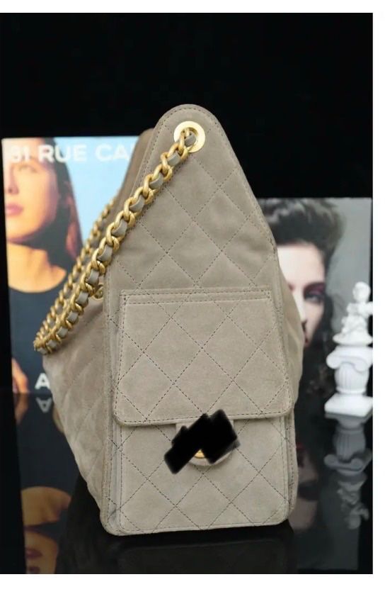 Sacs femmes: Handbag Grey Suede Chain Shoulder Bag – D'occasion à Zürich par Jasmin3S 1