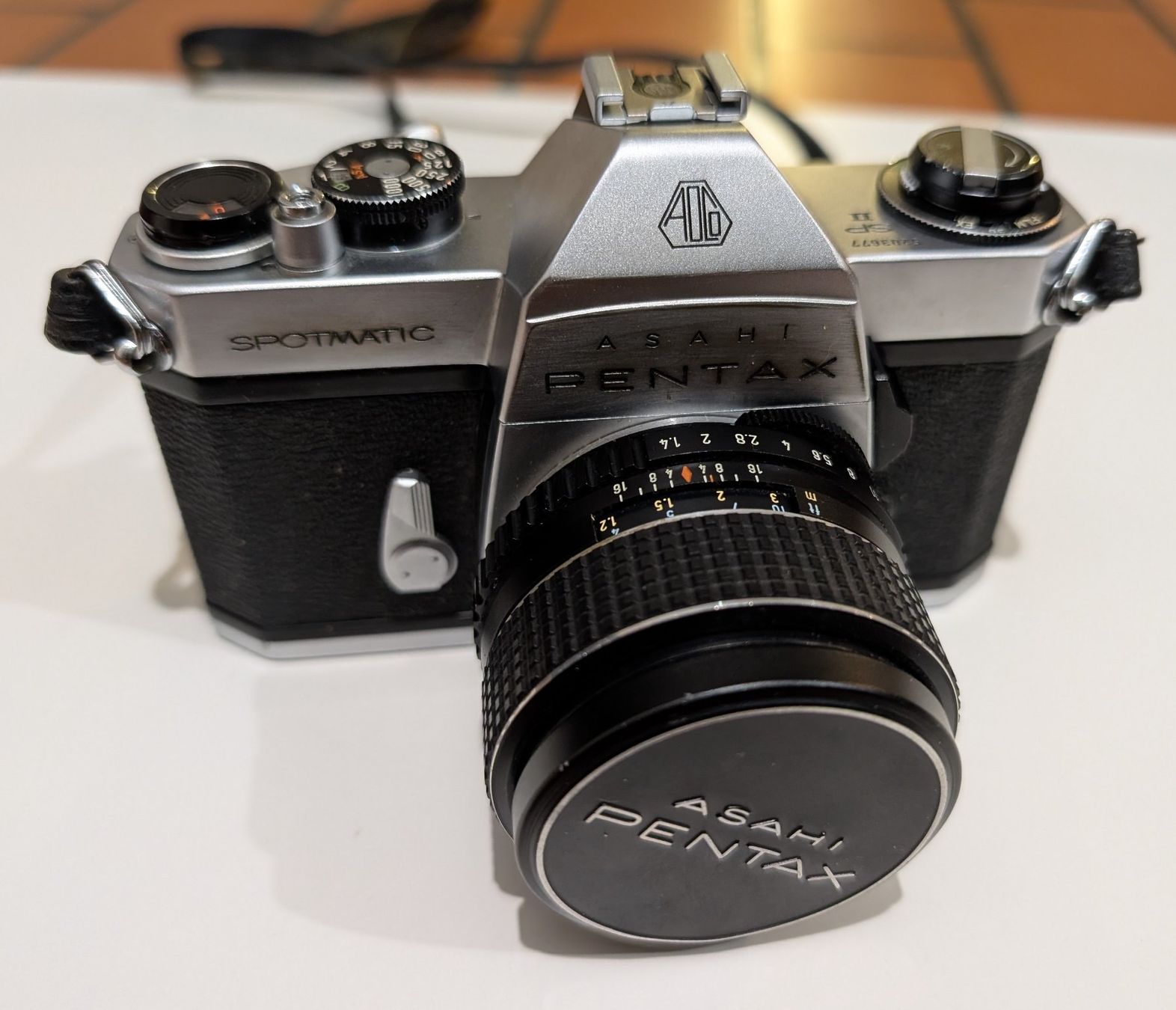Asahi Fotocamera: Asahi Pentax Spotmatic SP II mit Objektiv – Usato da Pfaffhausen venduto da angliker