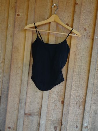 NEUES Top mit gepolstertem Brustbereich Gr. XS - 225395