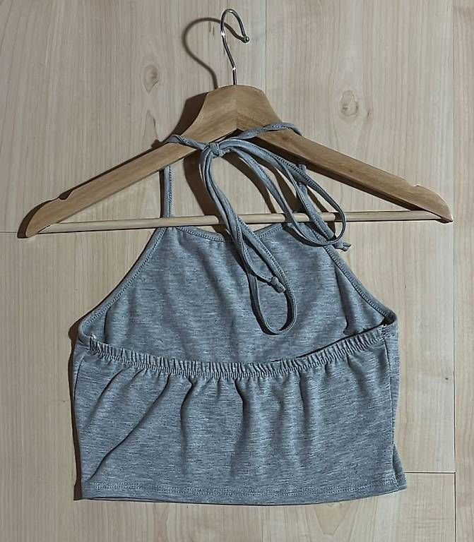 Top: Top gris coton S / Graues Baumwolltop S – Usato da Soral venduto da Diiiiiiiane 1