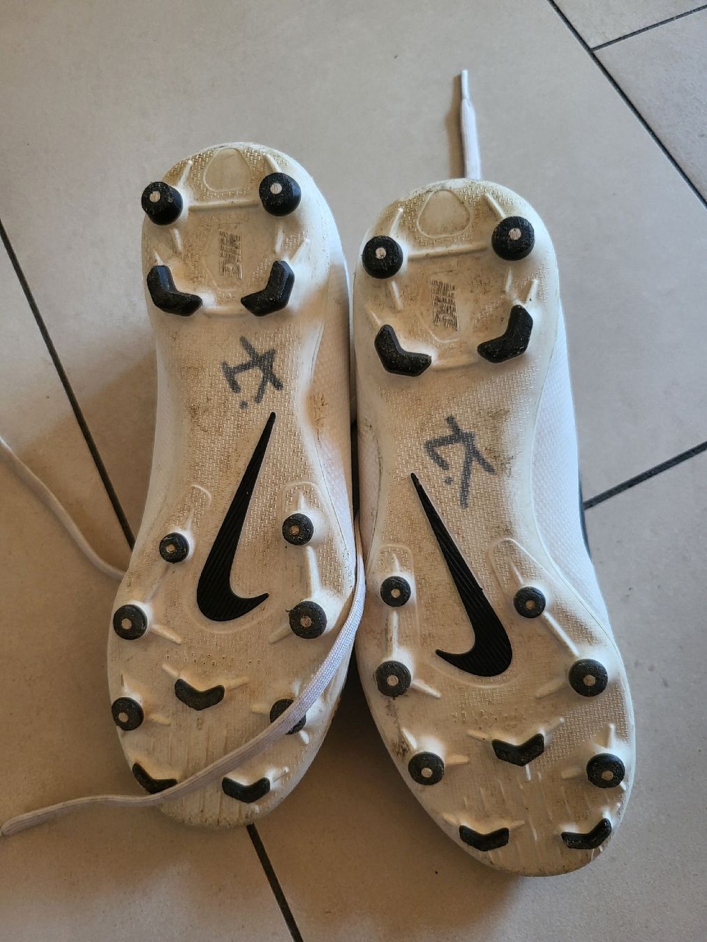 Nike Scarpe da uomo: Fussballschuhe Nike Grösse 35 gebraucht – Usato da Enggistein venduto da Manuki_engg 1