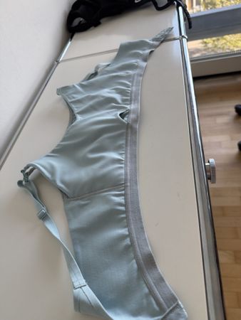 Sport BH hellblau Nike Grösse M neuwertig