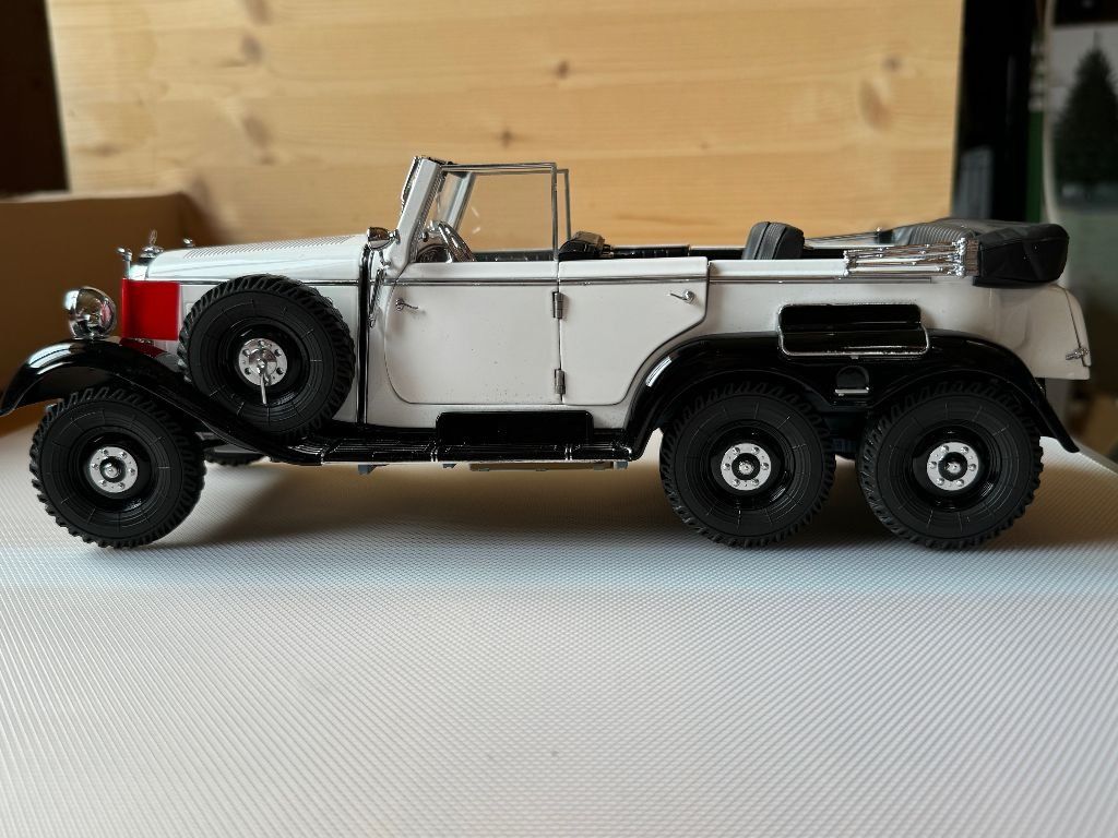 Mercedes-Benz Modellautos: Mercedes Benz G4 – Gebraucht aus Yvorne von Donom 3