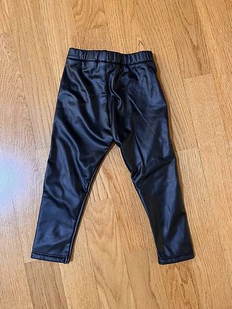 Warme Leggings mit Lederoptik - Grösse 86-92