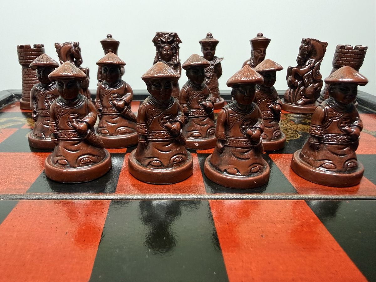 Giochi: Scacchiera in legno con figure orientali – Usato da Cadenazzo venduto da Taty77 7