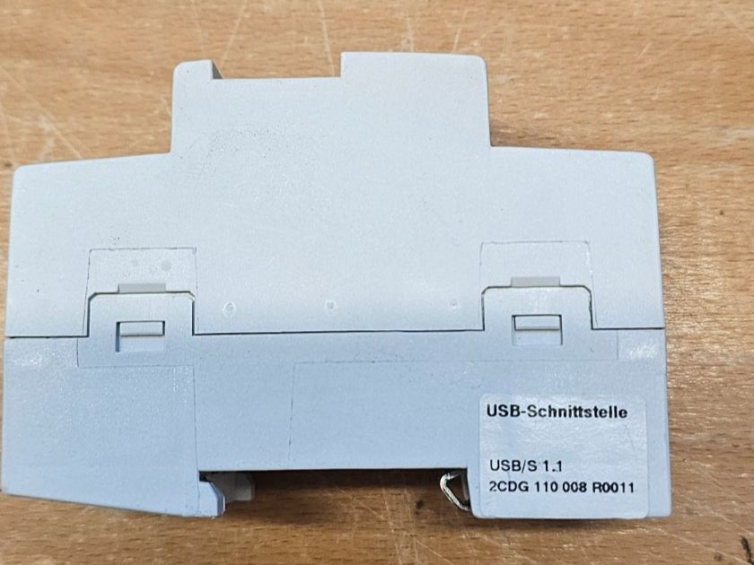ABB Componenti elettronici: ABB KNX USB Schnittstelle 2 stk. – Usato da Küttigen venduto da FuturePlanet 1