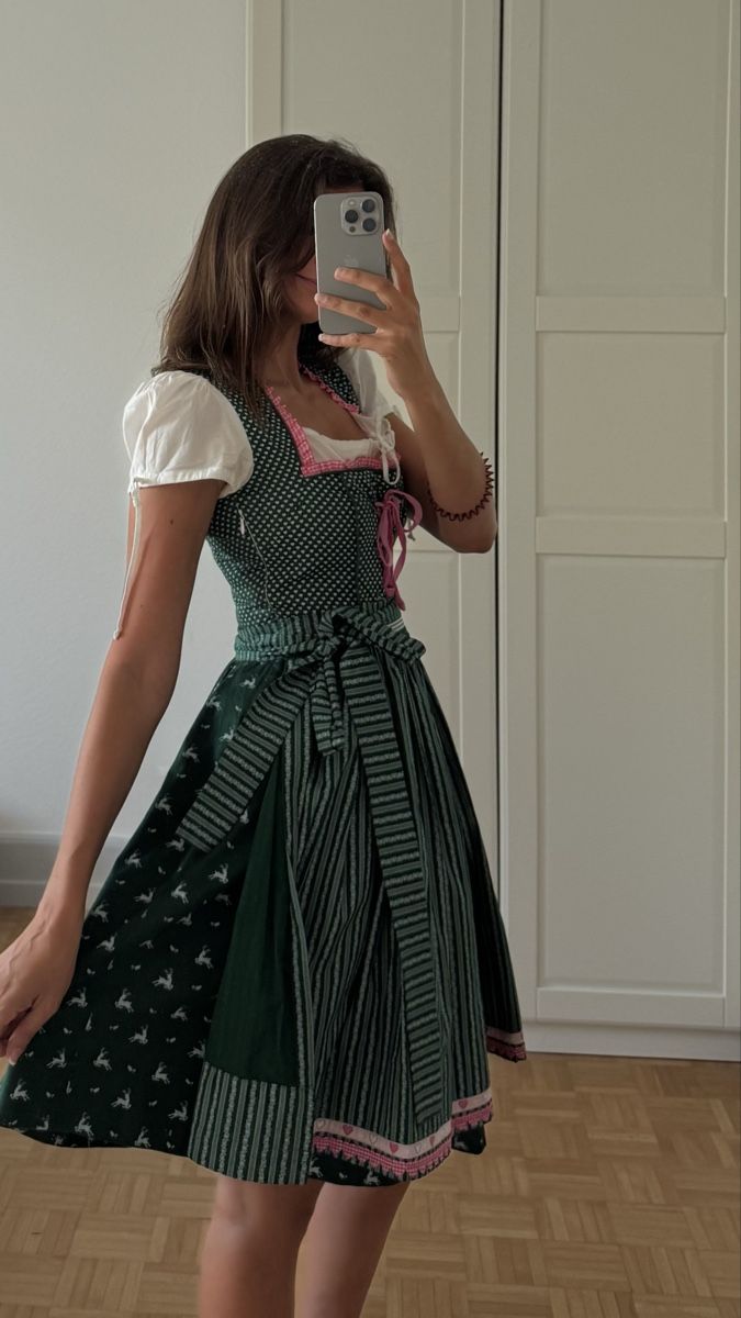 Vestiti: Dirndl, massgeschneidert, ca. Gr. 36 - neuwertig – Nuovo (secondo la descrizione) da Zürich venduto da Aya03 4