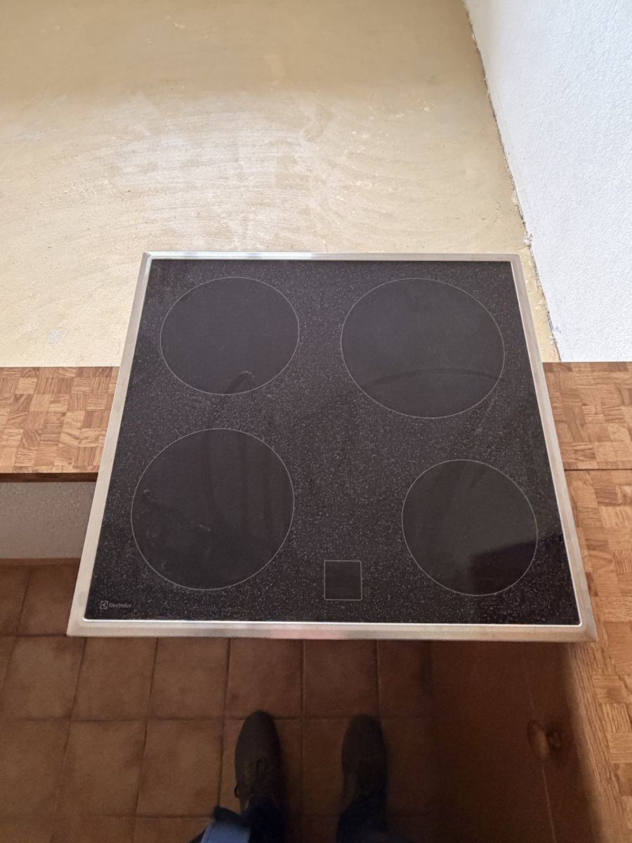 Cucine: Plaque de cuisson vitrocéramique Electrolux GK – Nuovo (secondo la descrizione) da Crans-Montana venduto da Fgmannarino