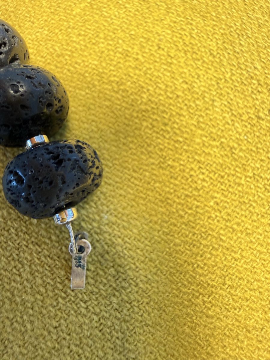 Bracciali & Braccialetti: Armband aus Lavastein, Perlen und Silber – Usato da Wald ZH venduto da quirline 1