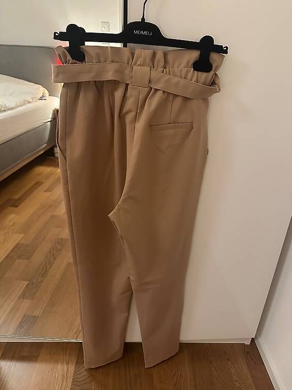 Hosen: Feine Beige Stoffhose Grösse 8 – Gebraucht aus Zürich von bit_kjw5 2