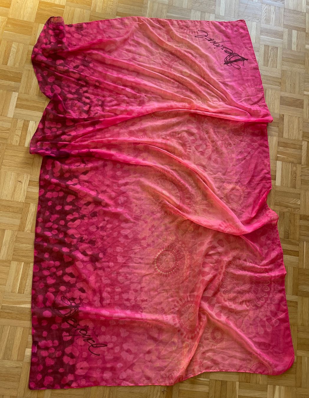 Desigual Foulard & Sciarpe: Riesiger Schal von Desigual – Usato da Gümligen venduto da soleil149 1