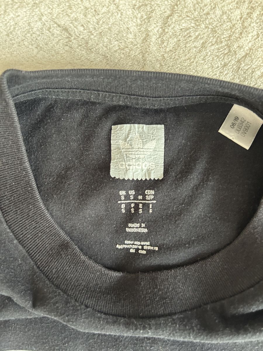 Adidas T-shirts: Adidas T-Shirt – D'occasion à Niederönz par e_9x 1