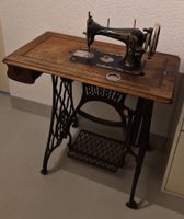 Nähmaschine Bobbin mit gusseisernem Untergestell antik