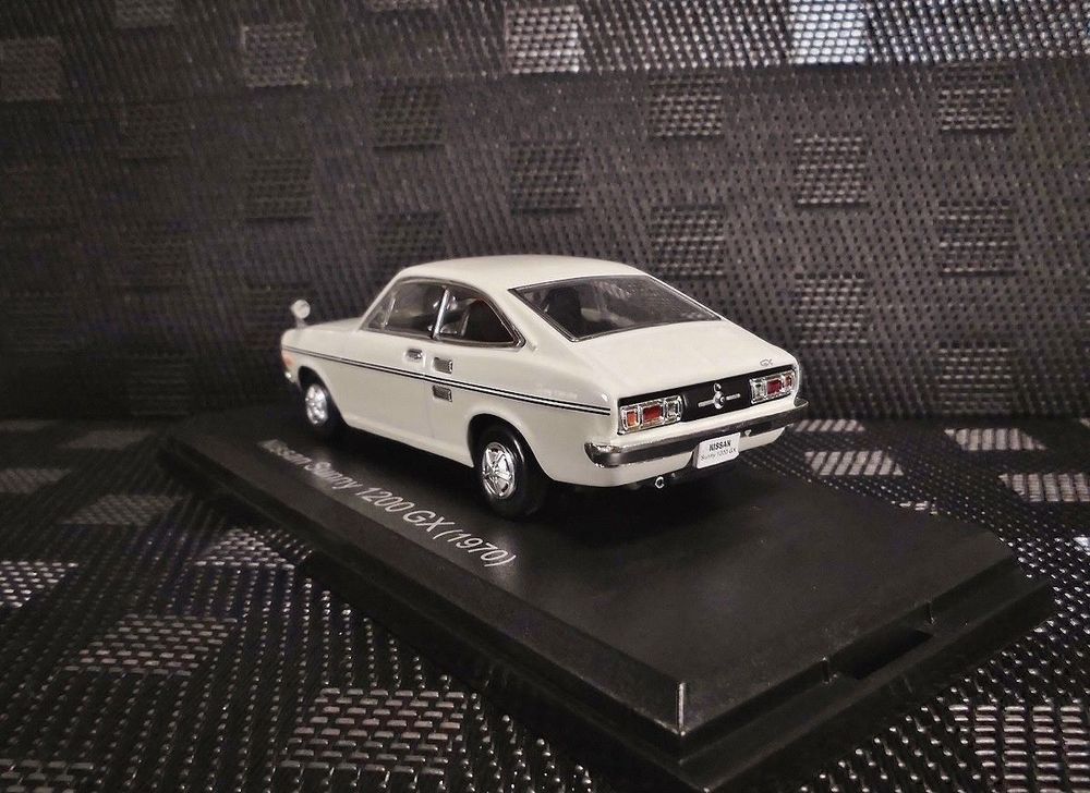 Kit Modèle Datsun Sunny 1200 Coupe GX 1973 échelle 1/24 DOYUSHA - Avec Moteur Détaillé, Neuf