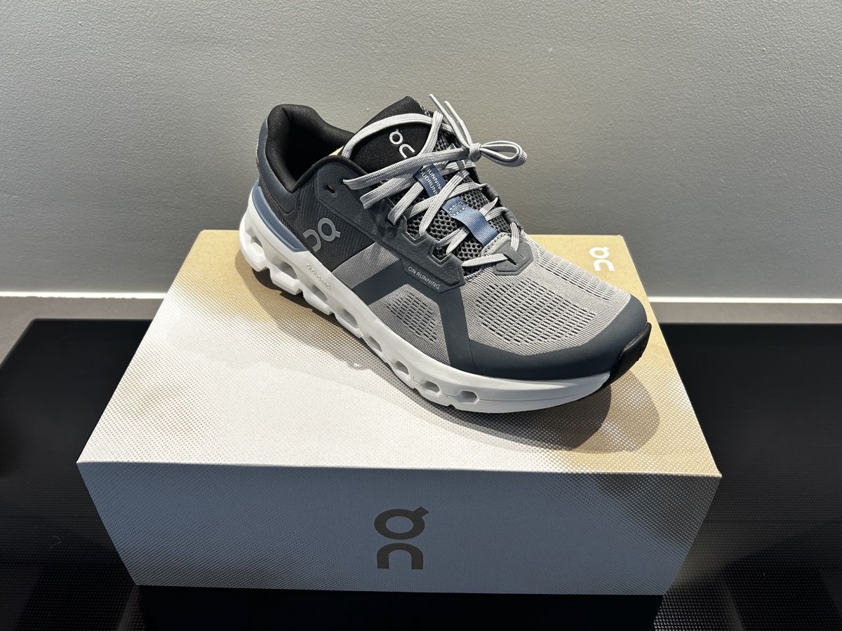 On Scarpe da uomo: On Cloudrunner 2 NEU - Gr. 44 – Nuovo e nell'imballaggio originale da Schüpfen venduto da sportlehrer 1