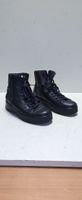 Boots, Gr. 36 in schwarz, aus Leder mit Nieten. (nov926)