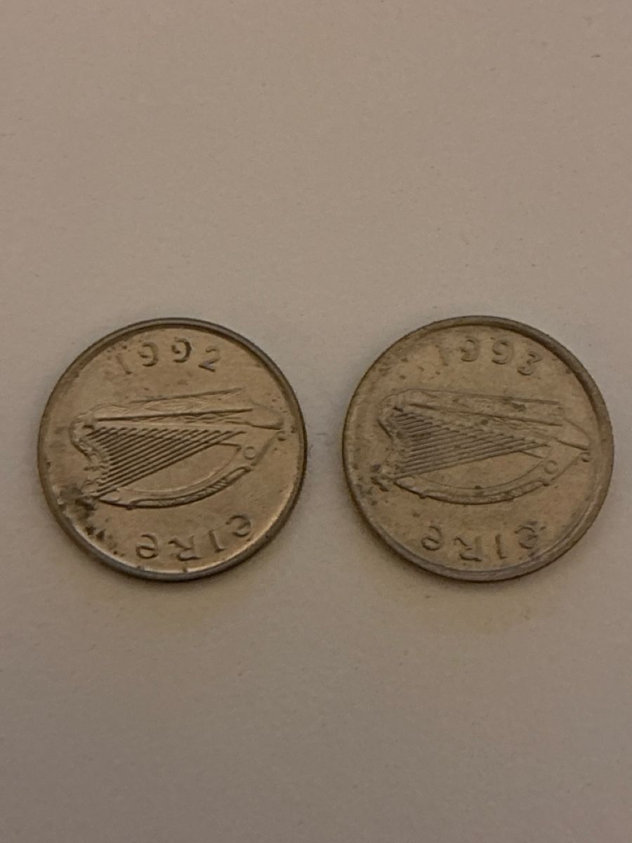 Tutti le monete: Nr. 23: 2 x 5 Pence, irisches Pfund, 1992 / 1993 – Usato da Burgdorf venduto da Yakari5165