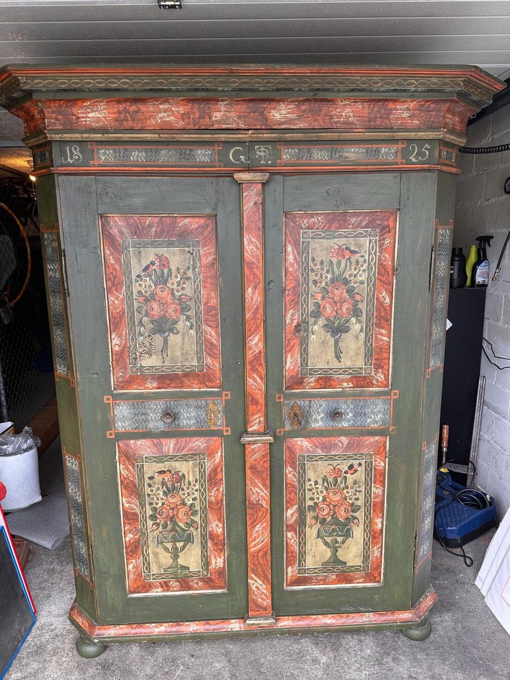 Schränke: Holzschrank bemalt von 1825 – Gebraucht aus Kriens von treefrog77