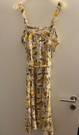 Kleid von King Louie mit tropischem Print