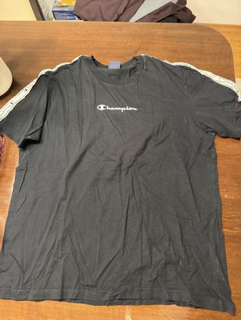 T-shirt Champion noir avec bandes, taille Medium