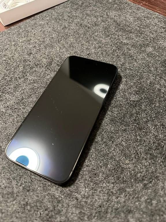 Telefoni cellulari / Smartphones: iPhone 15 Pro Max - Black Titanium - 256GB – Usato da Möhlin venduto da B0K1 1