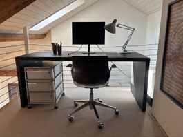 Schreibtisch / Bürotisch aus hochwertigem Altholz