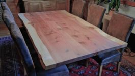 Mammutbaum (Sequoia) Tisch mit Baumkante auf Granit-Sockel