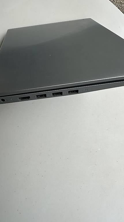 Notebook: Lenovo Ideapad Laptop – Usato da Veltheim AG venduto da KimiSinger 2
