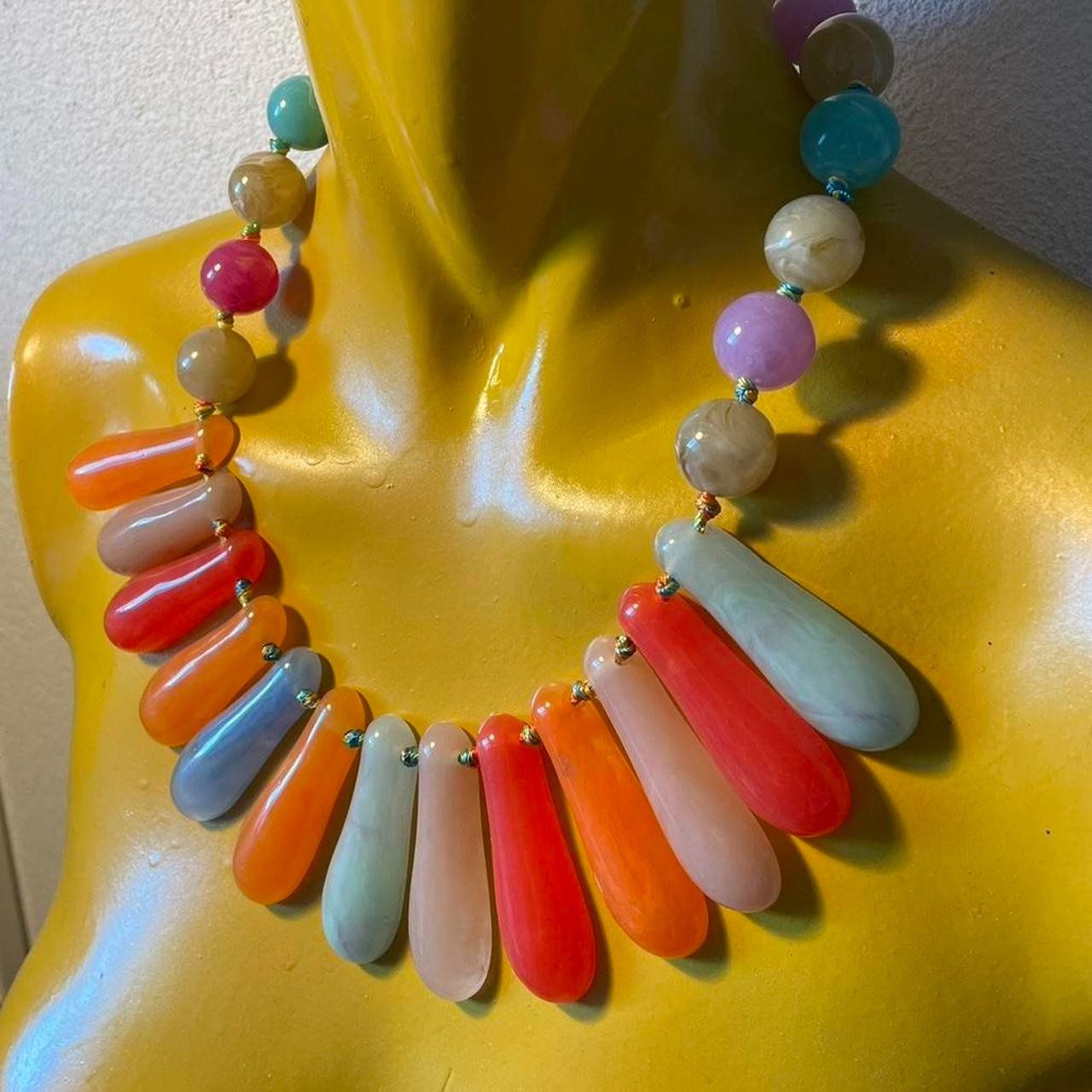 Colliers: Collier multicolore perles en résine – D'occasion à Troinex par Irisglo 1