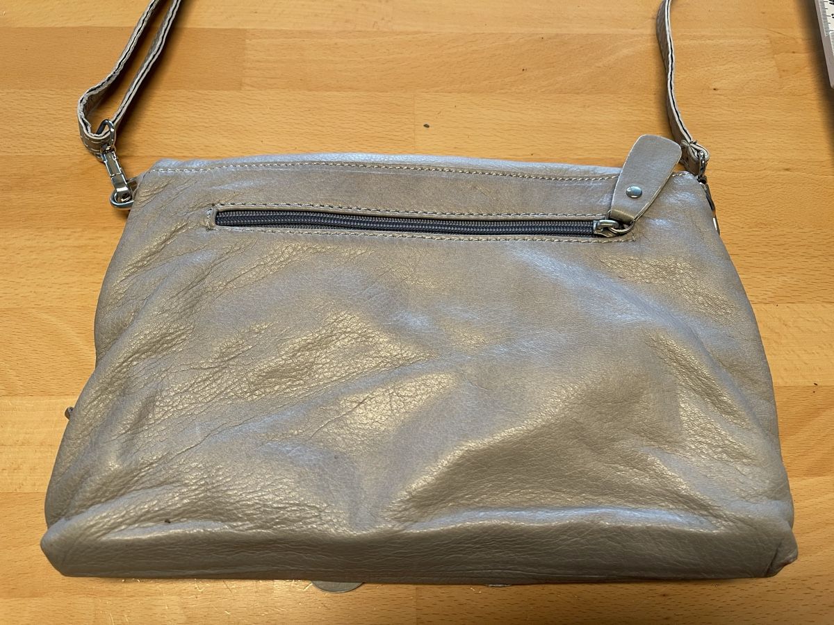 Borse da donna: Graue Leder Handtasche mit Schleife – Usato da Spreitenbach venduto da R_1691 2