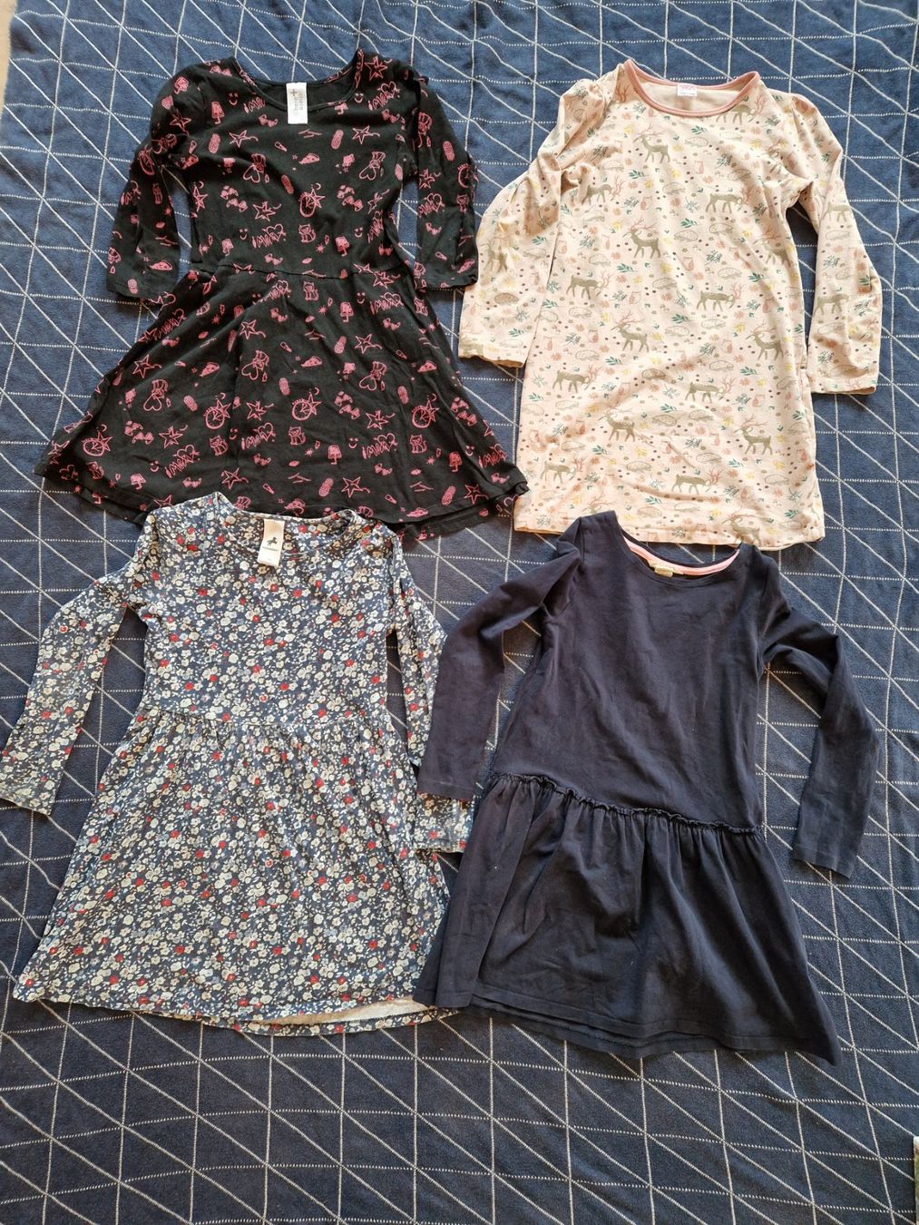 Vestiti & Gonne: Set 4x Kleid langarm 122/128 – Usato da MUEHLAU venduto da ibo_5c7d
