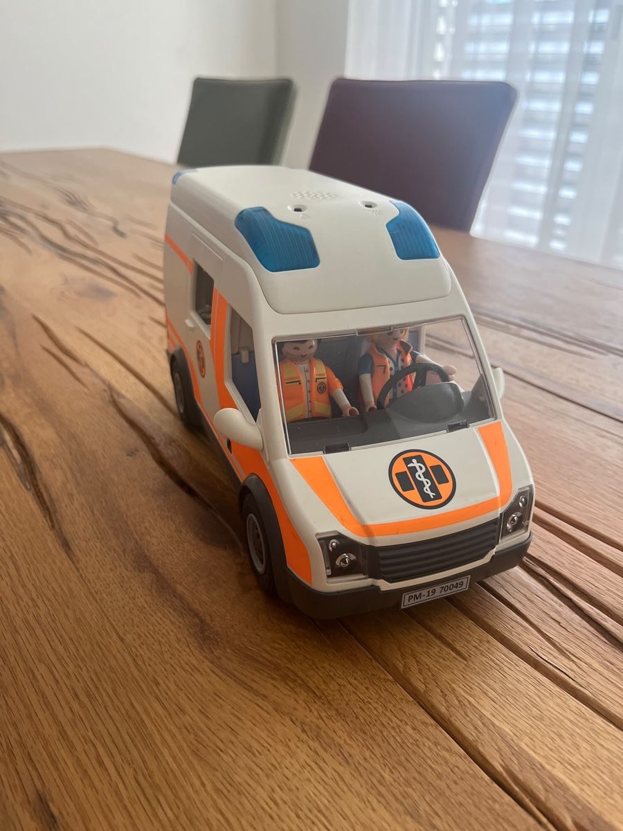 Playmobil Jouets: Playmobil Krankenwagen – D'occasion à Bülach par Papagei7
