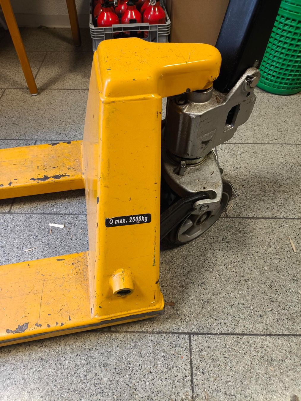 Carrelli elevatori e a forche: Palletthubwagen 2500 kg – Usato da Zürich venduto da flashkurier 2