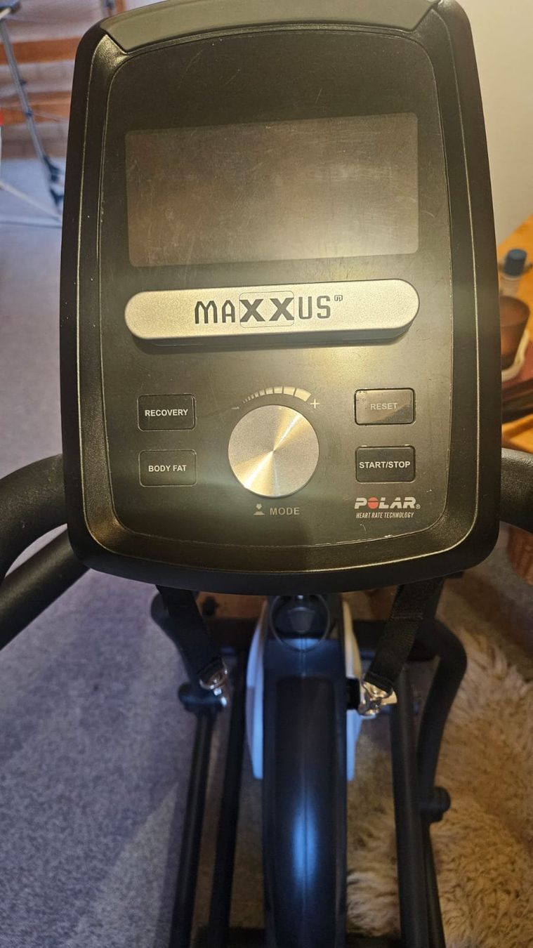 Maxxus Vélos d'appartement: Defekter Maxxus-Crosstrainer an Bastler zu verschenken – Défectueux à Elgg par pas_v8z8 4