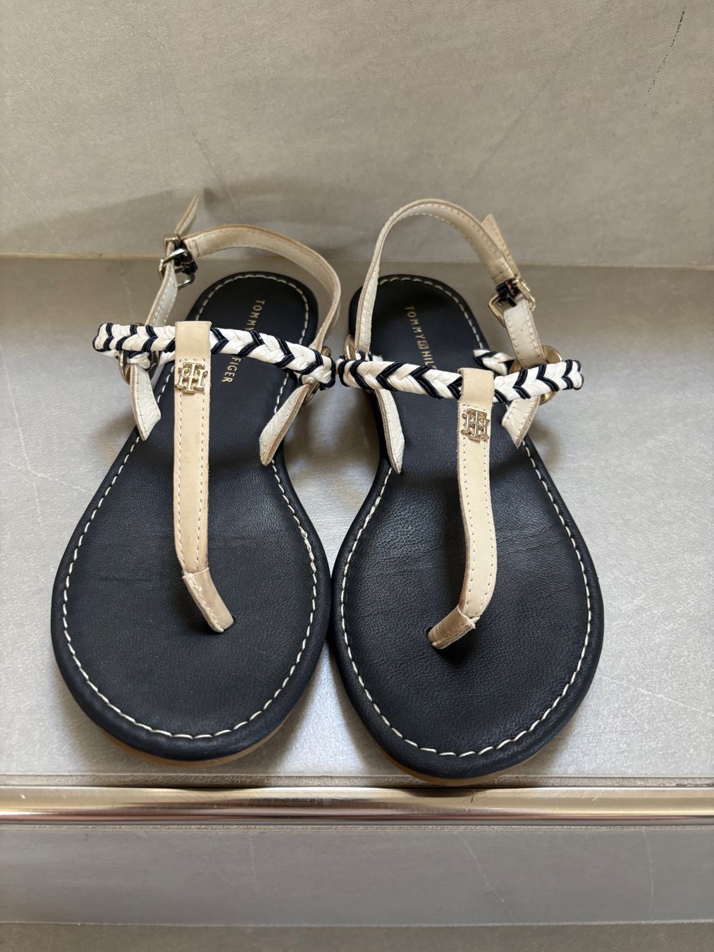 Tommy Hilfiger Scarpe da donna: Tommy Hilfiger Sommersandalen – Usato da Büsserach venduto da vimeco.43