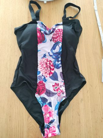 schlank Badeanzug gr S neu
