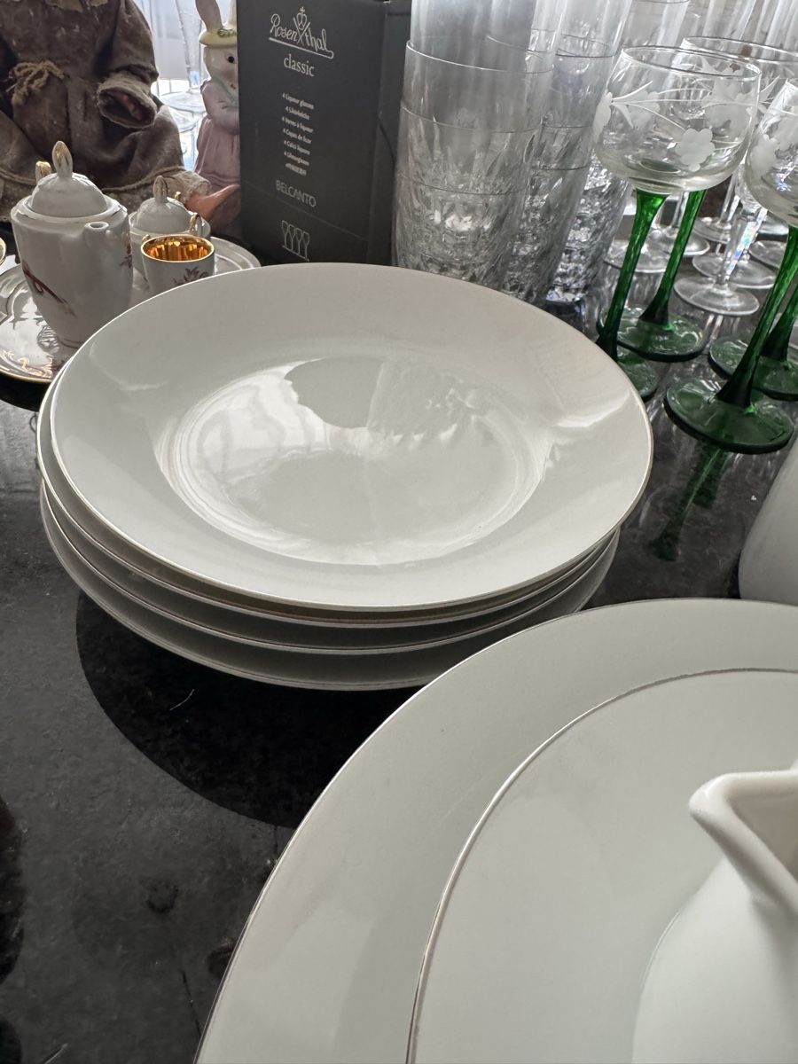 Set di piatti: Porzellanset schlicht mit Silberrand – Usato da Aesch BL venduto da Bia1