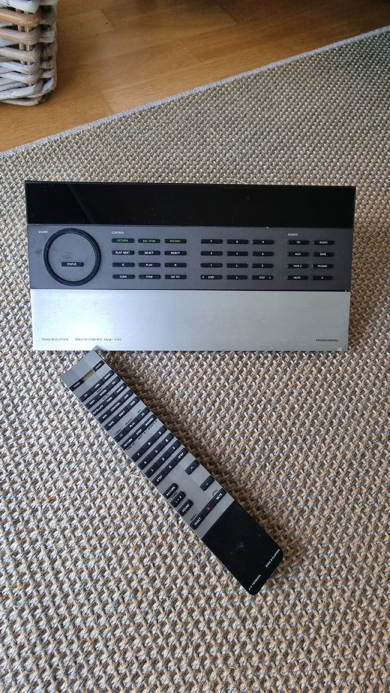 Bang & Olufsen Telecomandi: B&O Master Control Panel & Fernbediehnung – Usato da Turgi venduto da con_6nhl