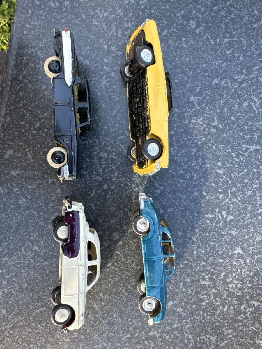 Dinky Toys Modellini d'auto: Dinky Toys - 4 Oldtimer Modelle Jaguar, Studebaker – Usato da Thalwil venduto da Franz-13 2