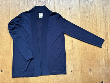 Cardigan blau marine 100% Merino fein Grösse S neuwertig