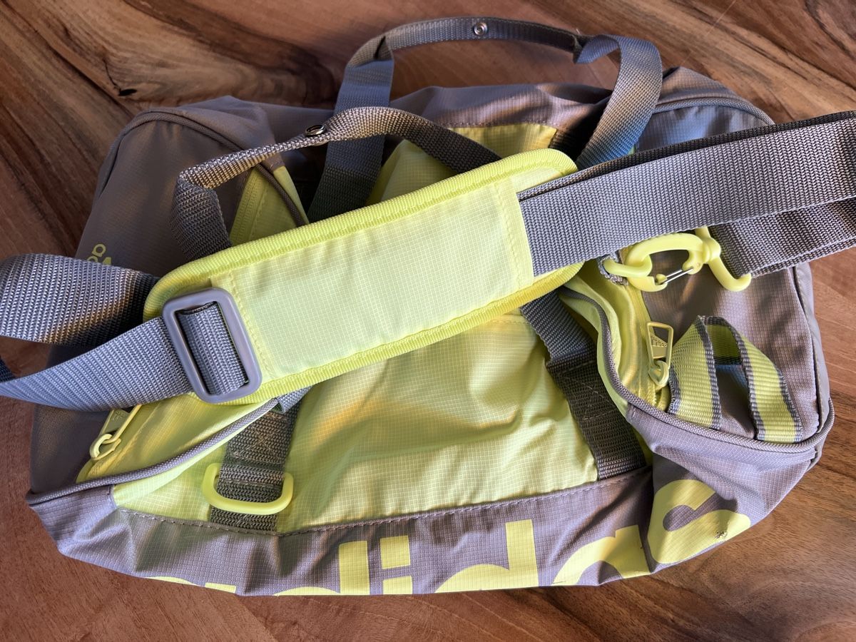 Adidas Borse: Kleine Sporttasche Adidas  – Usato da Derendingen venduto da Laubfleckerli 2